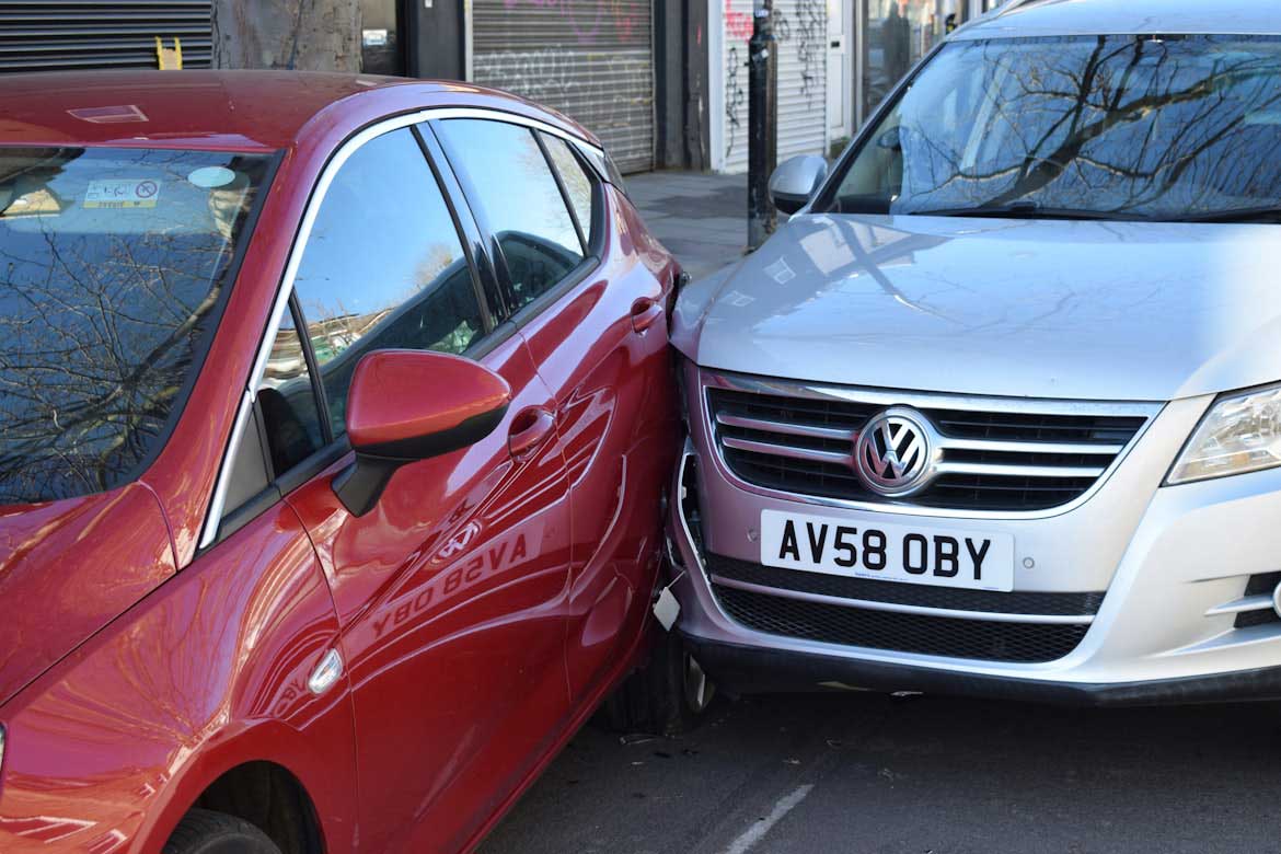photo-1673187139181 A picture of two cars crashed into each other
